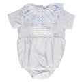 Body azul para menina bebé com bordado floral e renda