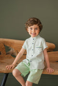 Conjunto de menino com camisa verde e calções marinho